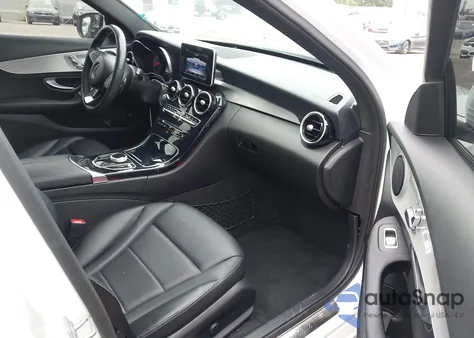 2018 Mercedes-Benz C 300 из США, поврежденный, VIN 55SWF4JB3JU253363